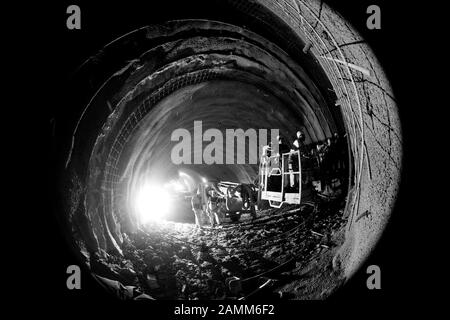 Besichtigung der Baustelle für den neuen Stuttgarter U-Bahnhof: Im Bild Arbeiten am Simonatunnel. [Automatisierte Übersetzung] Stockfoto