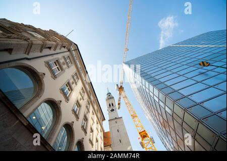 Baustelle für den Umbau des Hugendubel-Hauses am Münchner Marienplatz. [Automatisierte Übersetzung] Stockfoto