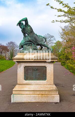 Exeter, DEVON, UK - 31MAR19: The Deerstalker, eine Statue von Edward Bailey Stephens, in Northernhay Gardens. Stockfoto