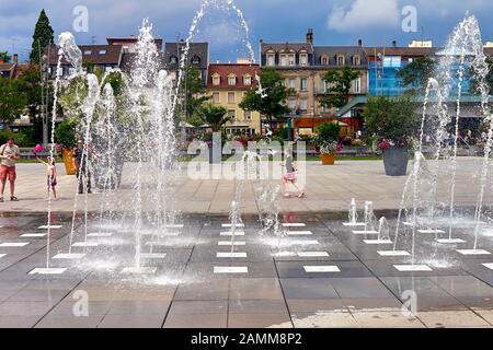 Colmar - Brunnen am Place Rapp, Jet d'eau de la Place Rapp, 23.07.2016, Foto: Manfred Neubauer [automatisierte Übersetzung] Stockfoto