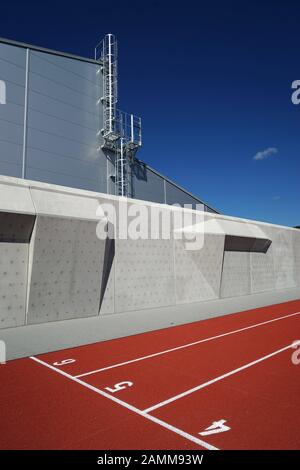 Inspektion der Außenanlagen des neuen Gymnasiums München-Nord in der Knorrstraße im Münchner Stadtteil Milbertshofen-Am hart. [Automatisierte Übersetzung] Stockfoto