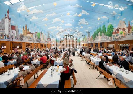 Vorstellung des neuen Hacker Festzeltes zum Oktoberfest in München. [Automatisierte Übersetzung] Stockfoto