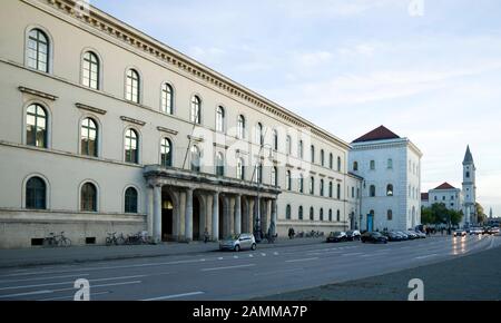 Bauten des Nationalsozialismus in München. Es handelt sich um das ehemalige Haus deutschen Rechts an der Ludwigsstraße 28. [Automatisierte Übersetzung] Stockfoto