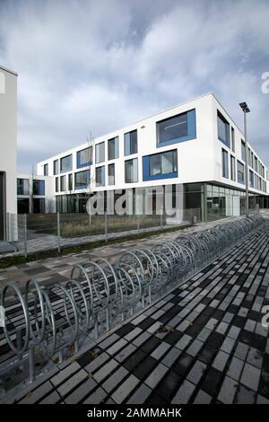 Das Gymnasium München Nord, eine "Eliteschule für Sport", an der Knorrstraße 171. [Automatisierte Übersetzung] Stockfoto