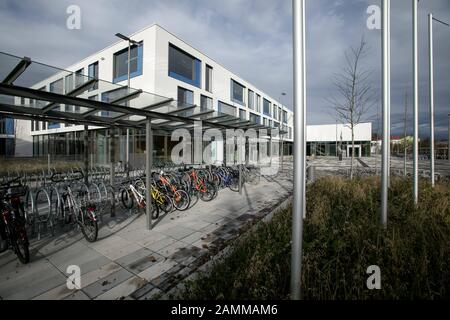 Das Gymnasium München Nord, eine "Eliteschule für Sport", an der Knorrstraße 171. [Automatisierte Übersetzung] Stockfoto