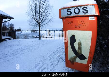 Notrufstelle SOS am Eichenauer Badesee. [Automatisierte Übersetzung] Stockfoto