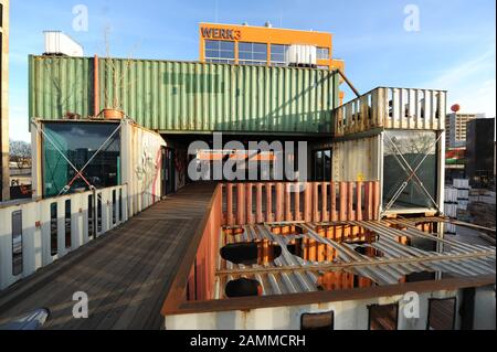 Künstlerwerkstätten im "Containerkollektiv" auf dem Gelände des neu entstehenden Werkquartiers am Ostbahnhof. [Automatisierte Übersetzung] Stockfoto