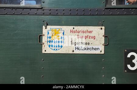 Bayerischer Lokalbahnverband Tegernsee, Federdampf, Sonderfahrt mit der Kohle-Dampfmaschine 70 083 ab 1913 von Tegernsee nach Holzkirchen und zurück, 12.03.2017 [automatisierte Übersetzung] Stockfoto