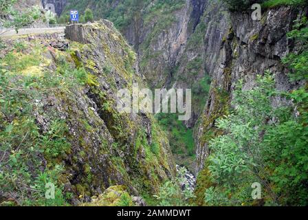 Norwegen, von Oslo nach Bergen Voringfossen Wasserfall 02 Stockfoto