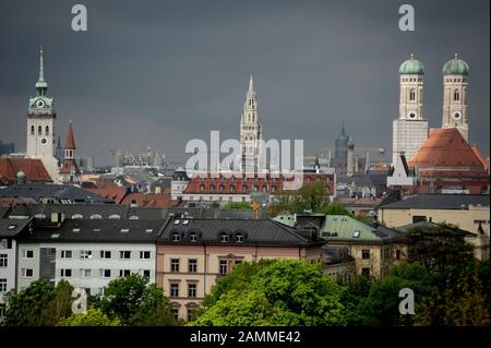 Einblicke in den Landtag, verschiedene Räume/Orte, selten gesehen, Bayerischer Landtag/Maximilian, Foto: Blick auf München, 5. Mai 2017, Foto: C: Stephan Rumpf, im Münchner Maximilian, seit 1949 Sitz des Bayerischen Landtags. [Automatisierte Übersetzung] Stockfoto