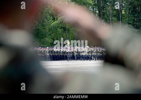 Anwärterreferenten der Bundeswehr beim feierlichen Promotions-Appell am Tag der offenen Tür an der Hochschule der Bundeswehr in Neubiberg. [Automatisierte Übersetzung] Stockfoto