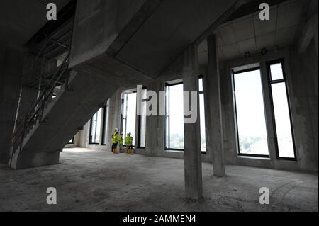 210 Mietwohnungen und ein Hotel mit Sky Lounge entstehen in der Leopoldsstraße im Münchner Stadtteil Schwebing-West. Das Bild zeigt die Schale der Future Sky Lounge. [Automatisierte Übersetzung] Stockfoto