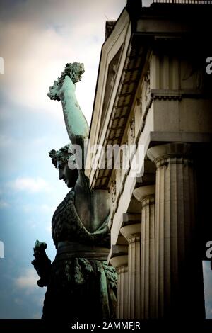 Die von Leo Klenze im Auftrag von König Ludwig I. entworfene Ruhmeshalle an der Bayern (Front) in München [automatisierte Übersetzung] Stockfoto