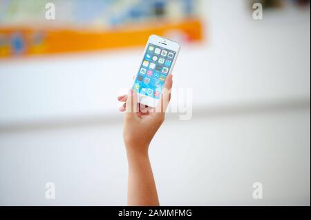 Workshop der Münchner Polizei zur Medienkompetenz und Cybermobbing für Fünftklässler des Schulzentrums an der Quiddestraße im Münchner Stadtteil Neuperlach. [Automatisierte Übersetzung] Stockfoto