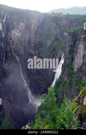 Norwegen, von Oslo nach Bergen Voringfossen Wasserfall 02 Stockfoto