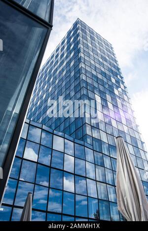 Das Hochhaus des Süddeutschen Verlages an der Hultschiner Straße in Steinhausen. [Automatisierte Übersetzung] Stockfoto