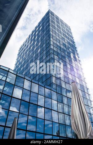 Das Hochhaus des Süddeutschen Verlages an der Hultschiner Straße in Steinhausen. [Automatisierte Übersetzung] Stockfoto