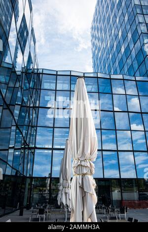 Das Hochhaus des Süddeutschen Verlages an der Hultschiner Straße in Steinhausen. [Automatisierte Übersetzung] Stockfoto