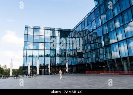 Das Hochhaus des Süddeutschen Verlages an der Hultschiner Straße in Steinhausen. [Automatisierte Übersetzung] Stockfoto