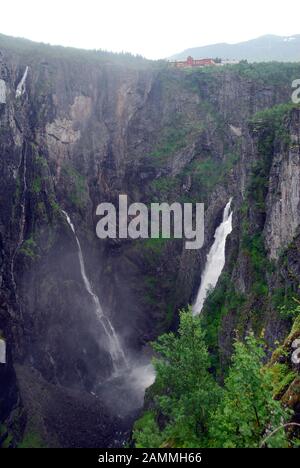 Norwegen, von Oslo nach Bergen Voringfossen Wasserfall 02 Stockfoto