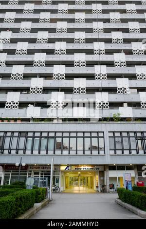 Das Arabellahaus mit dem Sheraton Arabellaprk Hotel am Rosenkavalierplatz in Bogenhausen (Architekt Toby Schmidbauer). [Automatisierte Übersetzung] Stockfoto