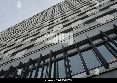 Das Arabellahaus mit dem Sheraton Arabellaprk Hotel am Rosenkavalierplatz in Bogenhausen (Architekt Toby Schmidbauer). [Automatisierte Übersetzung] Stockfoto