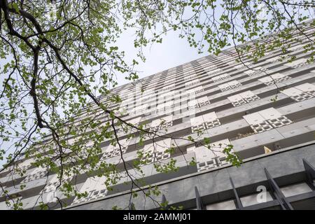 Das Arabellahaus mit dem Sheraton Arabellaprk Hotel am Rosenkavalierplatz in Bogenhausen (Architekt Toby Schmidbauer). [Automatisierte Übersetzung] Stockfoto