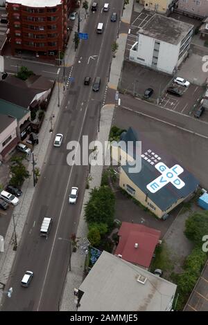 Blick auf Kirche und Straße in Hakodate, Japan, Asien, vom Goryokaku Tower aus Stockfoto
