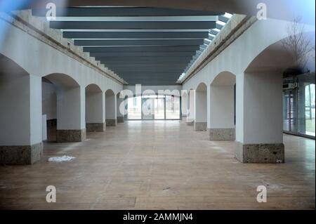 Tribüne am alten Flughafen in Riem, einstürzend gefährdet, 11. Januar 2016, Foto: C: Stephan Rumpf [automatisierte Übersetzung] Stockfoto