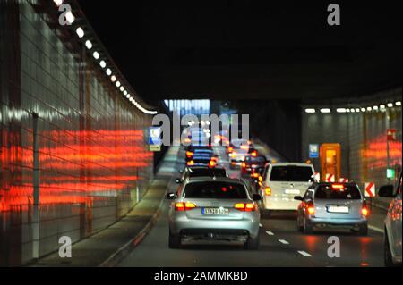 Stau am Mittleren Ring in der Nähe der Landshuter Allee. [Automatisierte Übersetzung] Stockfoto