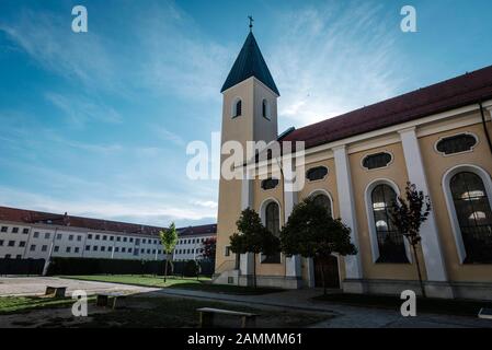 Das Bild zeigt die Kirche im Innenhof der Justizvollzugsanstalt Stadelheim in München (Oberbayern) am Dienstag, 15. Oktober 2019. [Automatisierte Übersetzung] Stockfoto