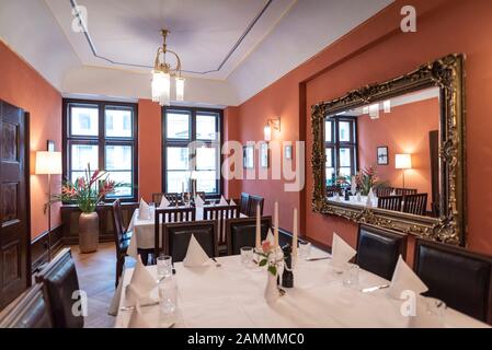 Der neu renovierte Wagner-Salon im Hauptgebäude der Augustinerbrauerei an der Neuhauserstraße in München. [Automatisierte Übersetzung] Stockfoto