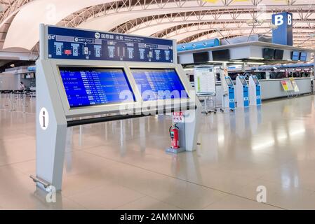 Passagiere Informationen steigen in den Kansai International Airport .Kansai International Airport in Osaka, Japan. Stockfoto