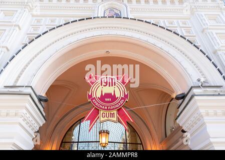 Moskau, RUSSLAND-APR8, 2018: Eingang Interior des KAUFHAUSES GUM am Roten Platz am April8.2018 in Moskau, Russland Stockfoto