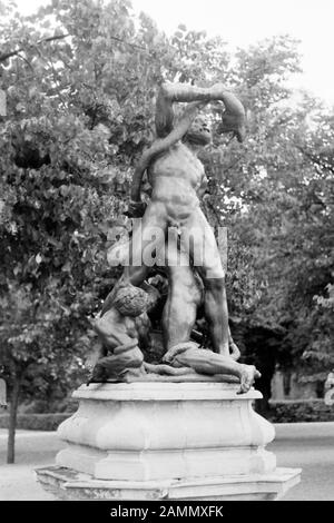 Bronzeskulpturen von Adriaen de Vries im Schlosspark von Drottningholm auf der Insel Lovön, Laokoon und Seine Söhne, 1969. Bronze-Scultepuren von Adriaen de Vries im Garten des Schlosses Drottningholm auf der Insel Lovön, Laokoon und seinen Söhnen, 1969. Stockfoto