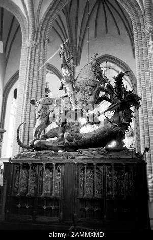 Statue des Sankt Georg von Bernt Notke aus dem Jahr 1498, 1969. Statue des heiligen Georg von Bernt Notke, hergestellt 1489, 1969. Stockfoto