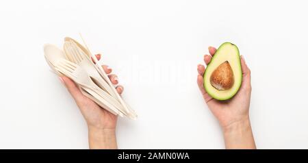 Rezyklyng von Avocadosaat in biologisch abbaubares Einweggeschirr Stockfoto