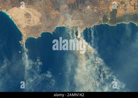 Australien - 9. Januar 2020 - Satellitenansicht von verbranntem Land und Buschfeuern auf Kangaroo Island Australien. Laut Nachrichtenberichten sind es mindestens 156.000 hec Stockfoto