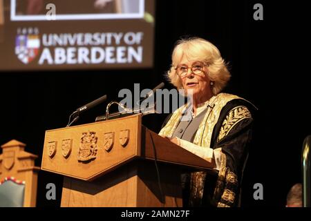 Die Duchess of Cornwall (in Schottland als Duchess of Rothesay bekannt) ist dabei, ihrer Schwägerin The Princess Royal an der University of Aberdeen einen Ehrentitel zu geben. Stockfoto