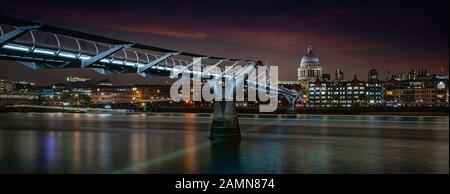 Die Millennium Bridge Fußgängerbrücke, Bankside, London, Vereinigtes Königreich Stockfoto