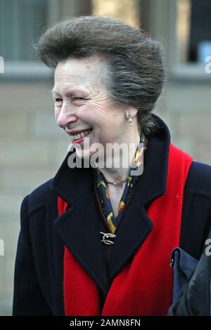 Die Prinzessin Royal an der University of Aberdeen, wo sie von ihrer Schwägerin, Der Herzogin von Cornwall (während ihrer Zeit in Schottland als Herzogin von Rothesay bekannt), ein Ehrendiplom erhielt. Stockfoto