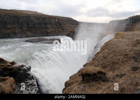 Gullfoss ("Goldene Wasserfall) ist ein Wasserfall befindet sich im Fluss Canyon Hvítá im Südwesten Islands. Stockfoto