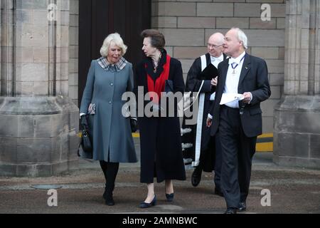 Die Prinzessin Royal (rechts) an der University of Aberdeen, wo sie von ihrer Schwägerin, Der Herzogin von Cornwall (während ihrer Zeit in Schottland als Herzogin von Rothesay bekannt), ein Ehrendiplom erhielt (links). PA Foto. Bilddatum: Dienstag, 14. Januar 2020. Anne, die im Alter von 18 Jahren öffentliche Engagements begann, wird in Anerkennung ihrer umfangreichen Wohltätigkeitsarbeit geehrt. Siehe PA Story ROYAL Camilla. Fotogutschrift sollte lauten: Andrew Milligan/PA Wire Stockfoto