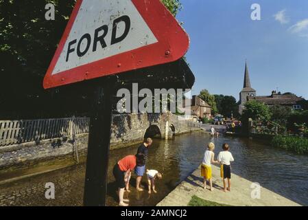 Mittelalterliche Brücke und Ford, eynsford Dorf, Kent, England, Großbritannien Stockfoto