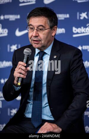 Camp Nou, Barcelona, Katalonien, Spanien. Januar 2020. Pressekonferenz zur Einführung des neuen Managers Barcelona Manager Quique Setien; Josep Maria Bartomeu FCBarcelona präsident - Editorial Use Credit: Action Plus Sports/Alamy Live News Stockfoto