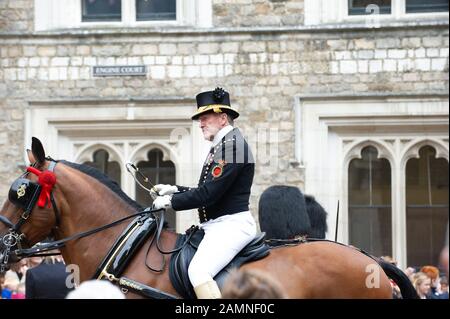 Garter Ceremony, Windsor Castle, Berkshire, Großbritannien. Juni 2014. Die königliche Prozession bei der Garter Day Ceremony, Windsor Castle. Kredit: Maureen McLean/Alamy Stockfoto