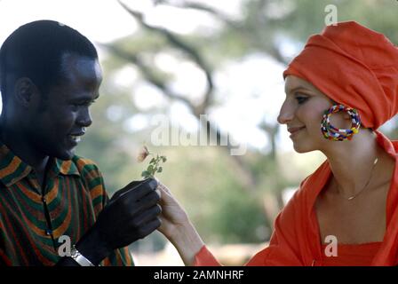 BARBRA STREISAND, DEN SANDKASTEN HINAUF, 1972 Stockfoto