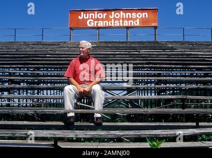 Junior Johnson mit seinem Magic Motor Chevrolet Impala SS (1963) auf dem North Wilksboro Speedway North Carolina USA 2000 Stockfoto