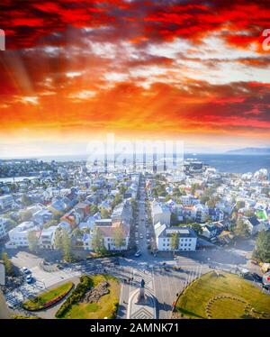 Luftbild der Stadt von Hallgrimskirkja in Reykjavik, Island. Stockfoto