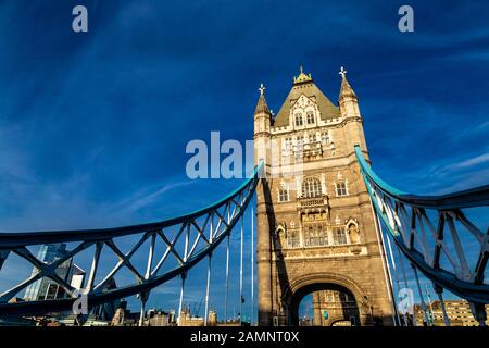 In der Nähe der Tower Bridge, London, UK Stockfoto